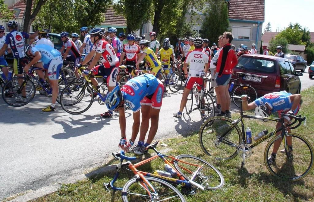 a ešte jeden vľavo Bugan a Zubaj