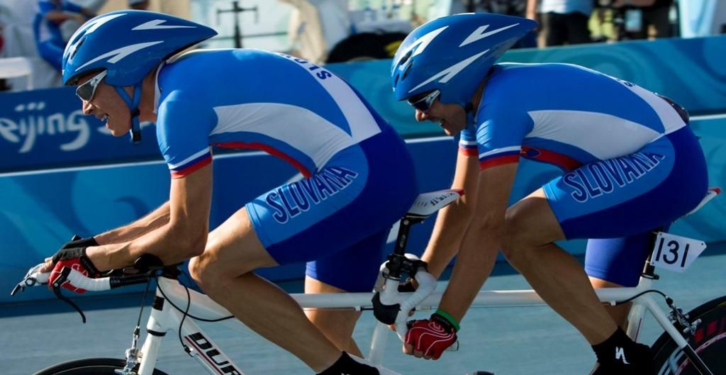 Vladislav Janovjak s pilotom Róbertom Mitošinkom (zdroj www.paralympic.sk fotograf Roman Benický)