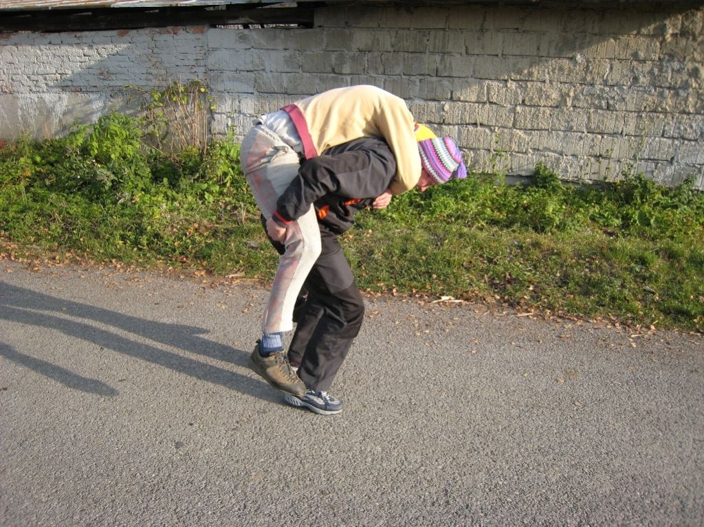 Kto nevládam z krčmy odniesol ho nosič.