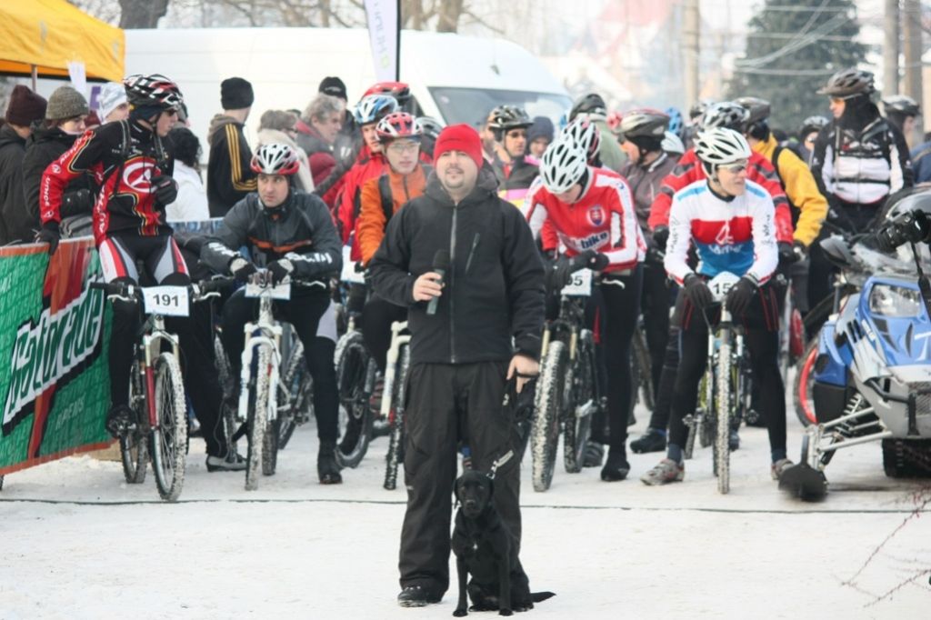 Štart na zimného maratónu Martin druhý zľava.