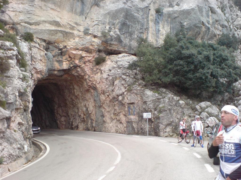 Pohľad na tunel a vrchol Coll de Puig Major.