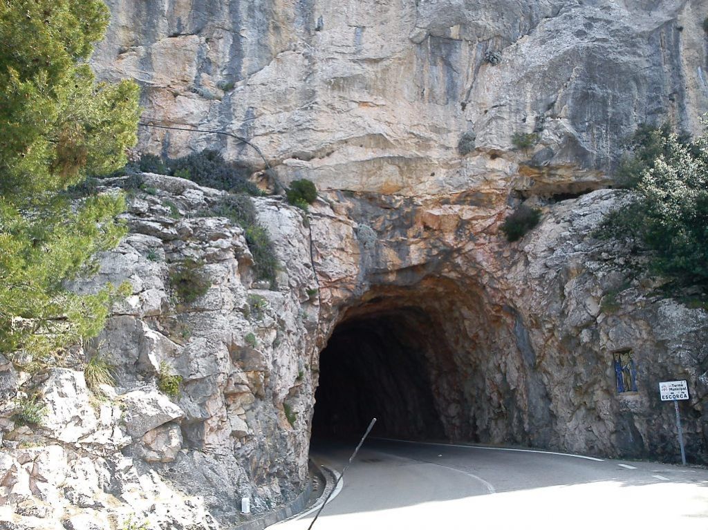 Diera na najvyššom mieste Coll de Puig Major 960 m.n.m..