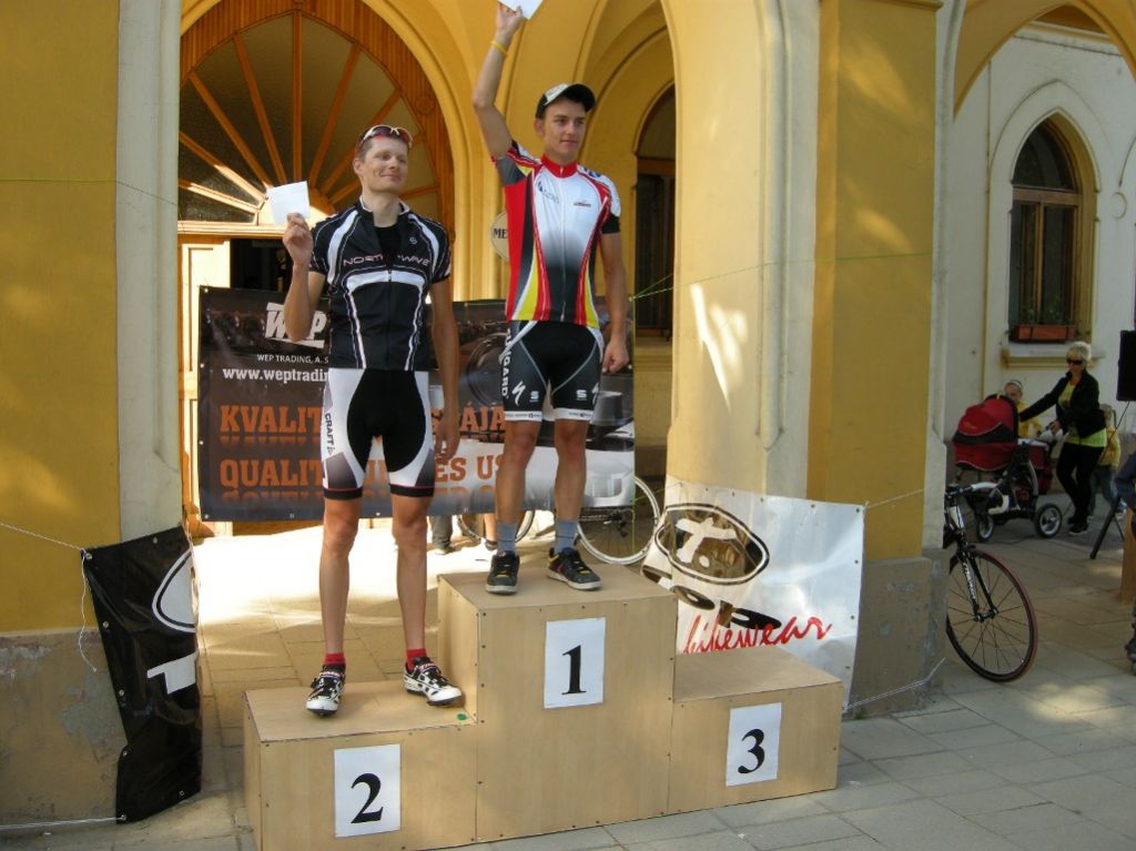 Tomáš Kojtal na stupni víťazov 2. miesto