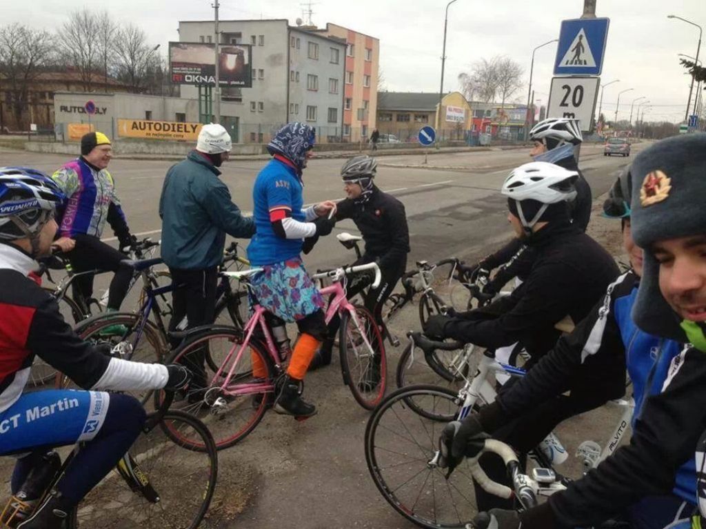 Zraz cyklistov na novoročný tréning.